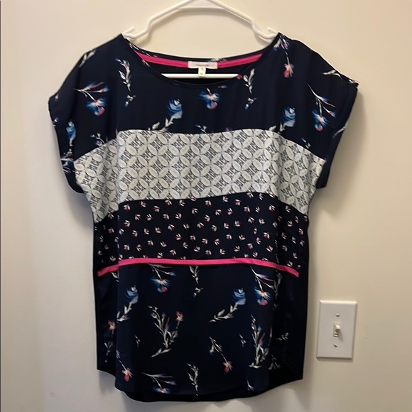Maurices Tops - Maurice’s patterned blue with pink accents  short sleeve blouse size Medium